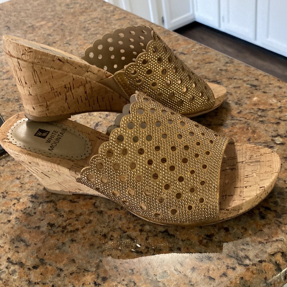 White Mountain gold sparkle wedges